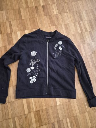 Schwarze Übergangsjacke mit Blumenmuster, Grösse M