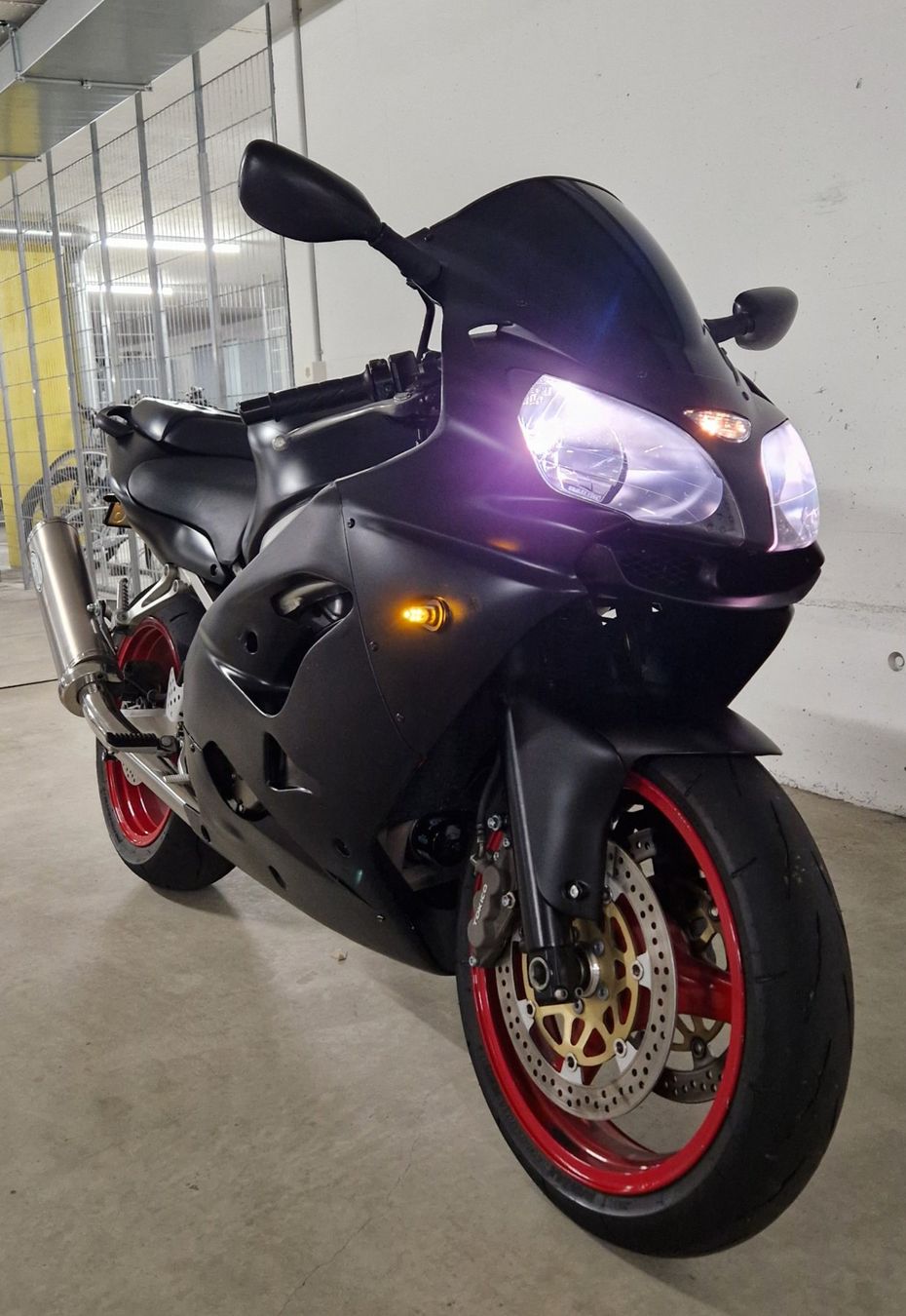 Kawasaki Strada: Kawasaki Ninja Zx9r – Usato da Bellach venduto da Swissrider46 3