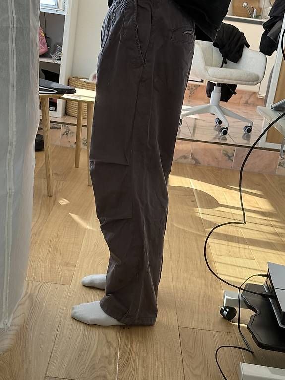 Pantaloni: Pantalon parachute – Usato da Bevaix venduto da Ky714n 1