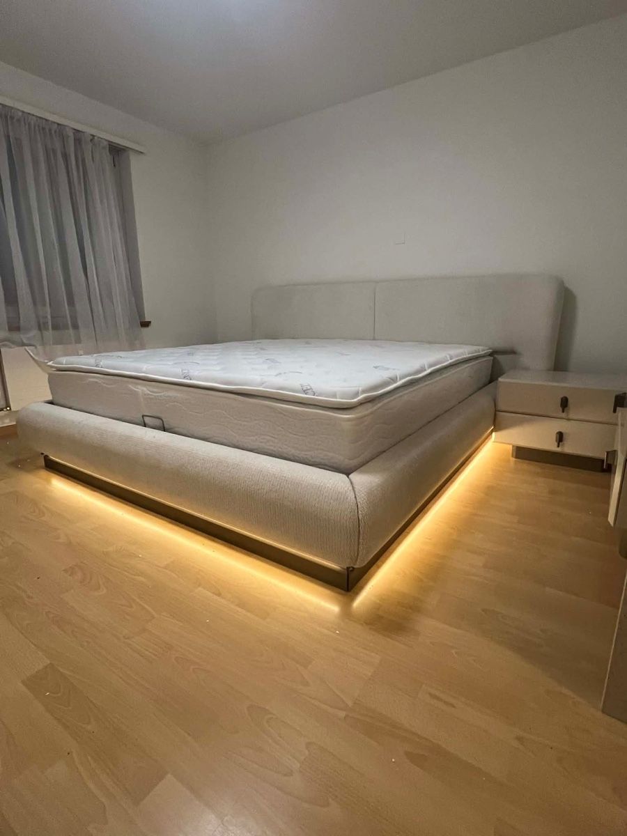 Letti: Bett mit Nachttischen und Schminktisch Lederoptik Hellbeige – Usato da Frenkendorf venduto da Marwan18 1