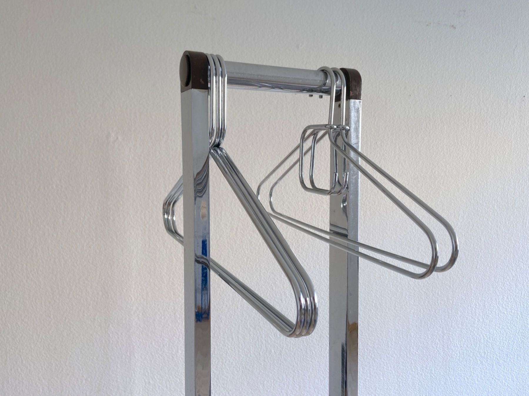 Garderobe: 🟢   Garderobe - Space Age Stil 1970 – Gebraucht aus Zürich von trashtussi