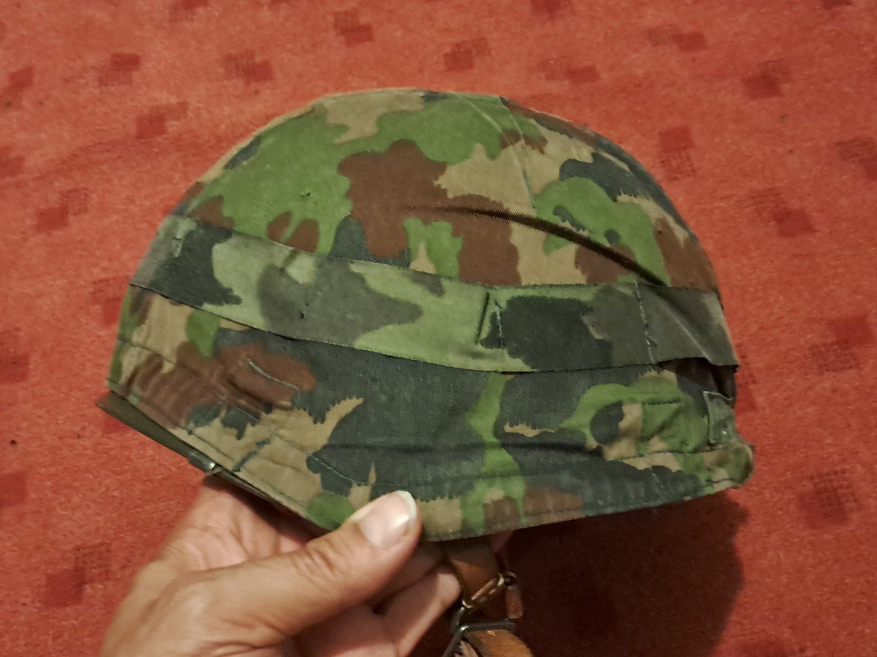 Armée suisse Uniformes: Stahlhelm mit Tarnüberzug 90 – D'occasion à St.Gallen par Infanteriewerk 1