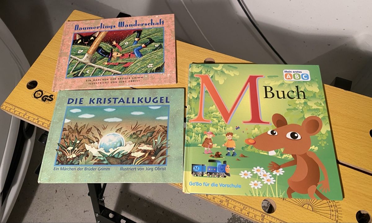 Libri: Grimm Märchen Klassiker: Daumerling, Kristallkugel, ABC – Usato da Volketswil venduto da 3ve_n8pt 3
