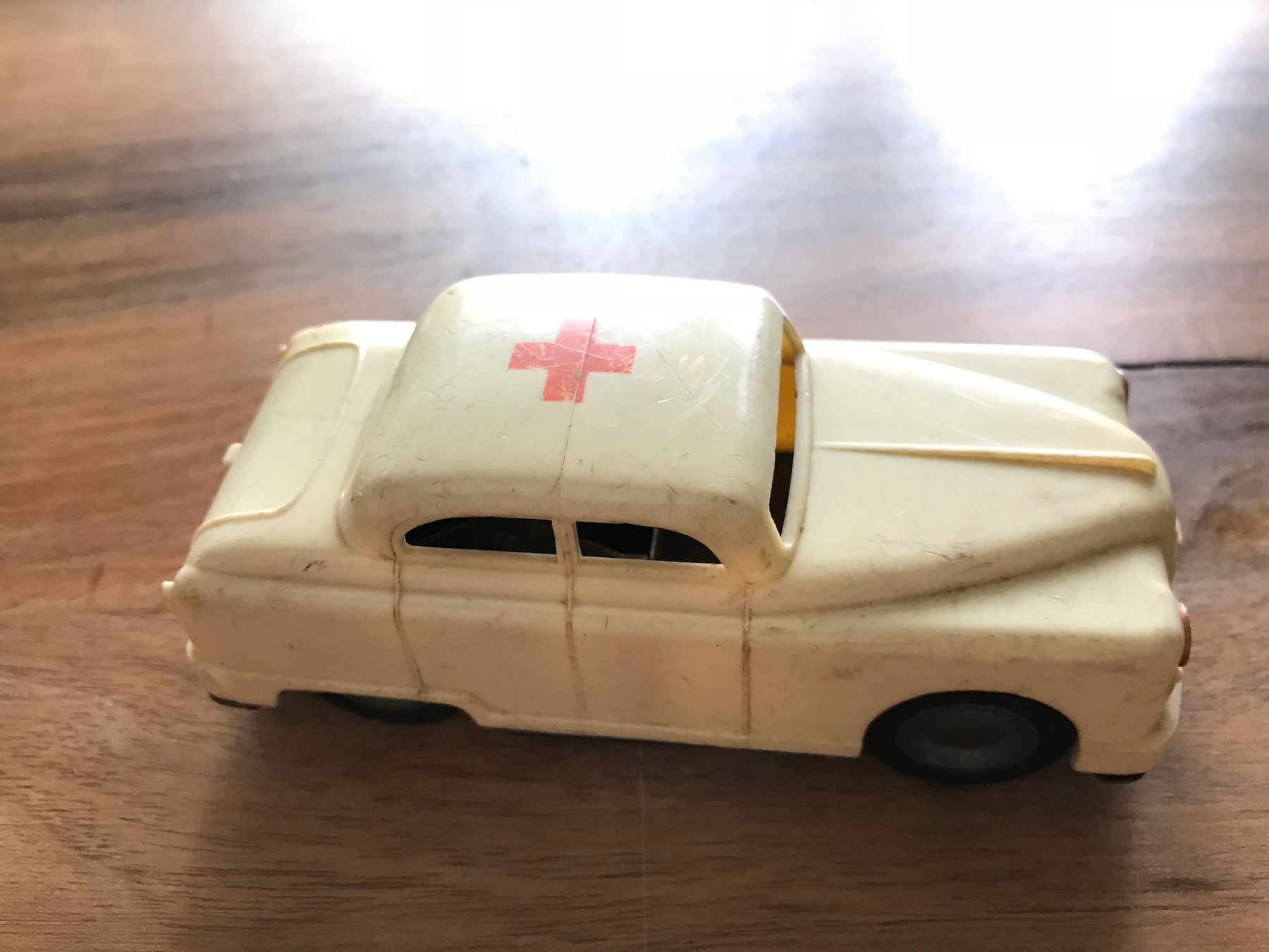Giocattoli: Ambulanz Arzt Foreign Bakelit + Metall – Usato da Kerzers venduto da tisyayasuBE 4