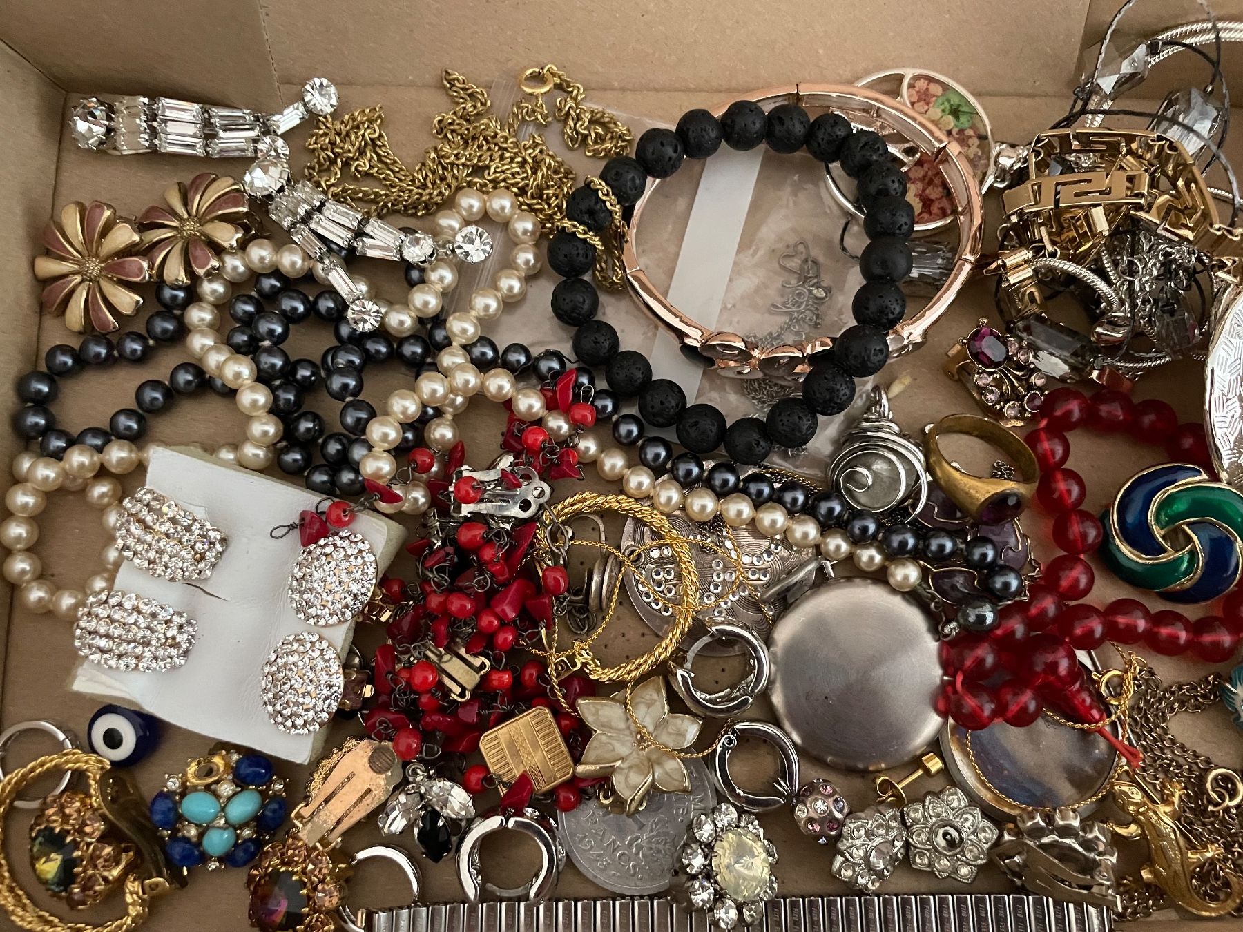 Sonstiger Schmuck: Lot de bijoux vintage - Bagues, Colliers, .. – Gebraucht aus Courrendlin von selselsel