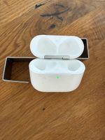 APPLE AirPods 4 Charging Case