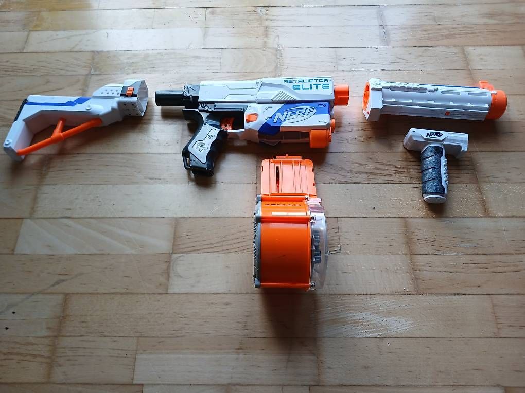 Giocattoli: Komplettes Nerfset mit Zubehör – Usato da Schwyz venduto da gappy01 3
