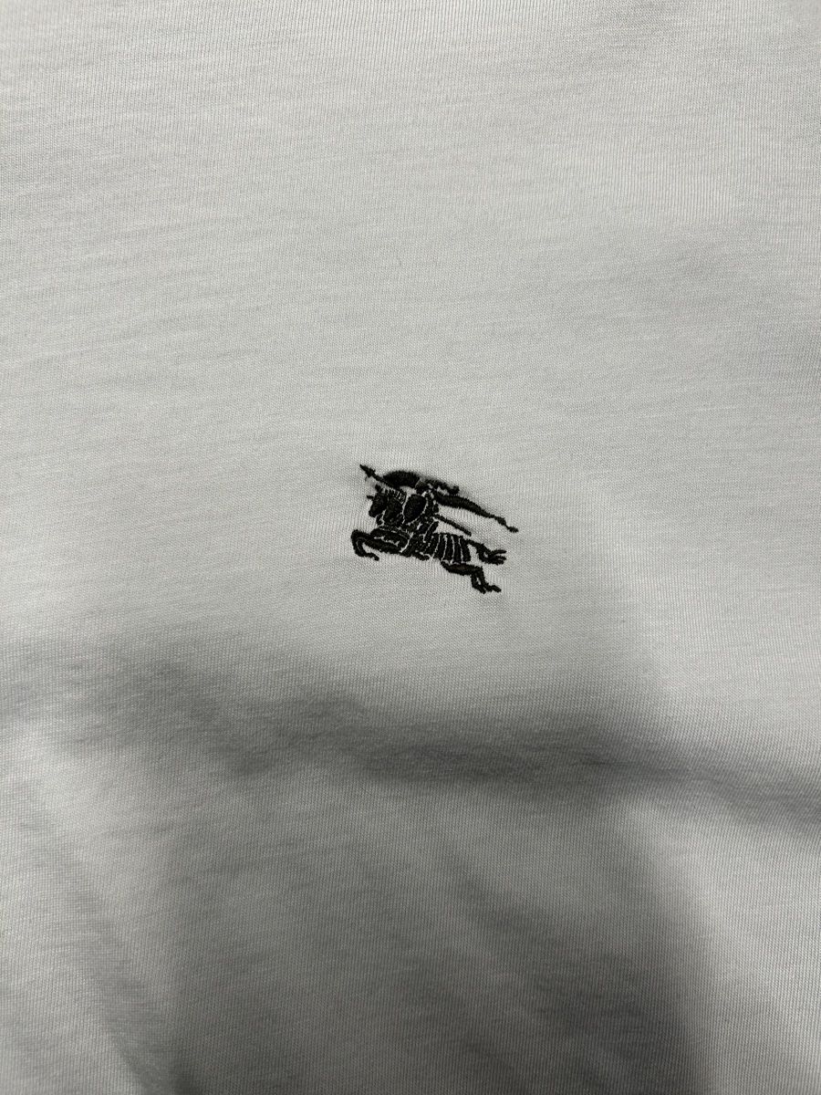Burberry T-shirt: Originales Burberry T-Shirt – Usato da Solothurn venduto da seanru17 2