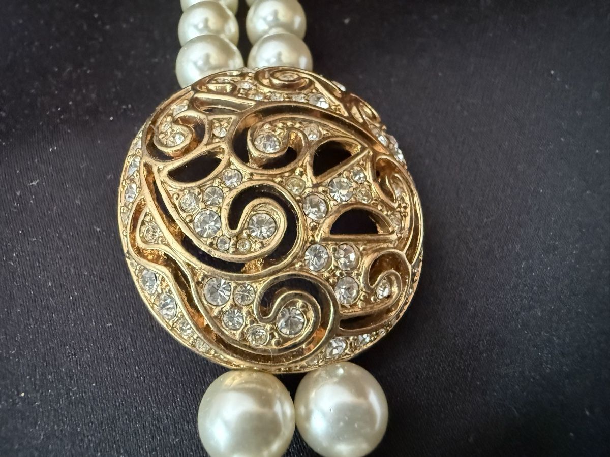 Catenine: Vintage Perlenkette mit Medaillon – Usato da Lamone venduto da LaCantinaMagica 3