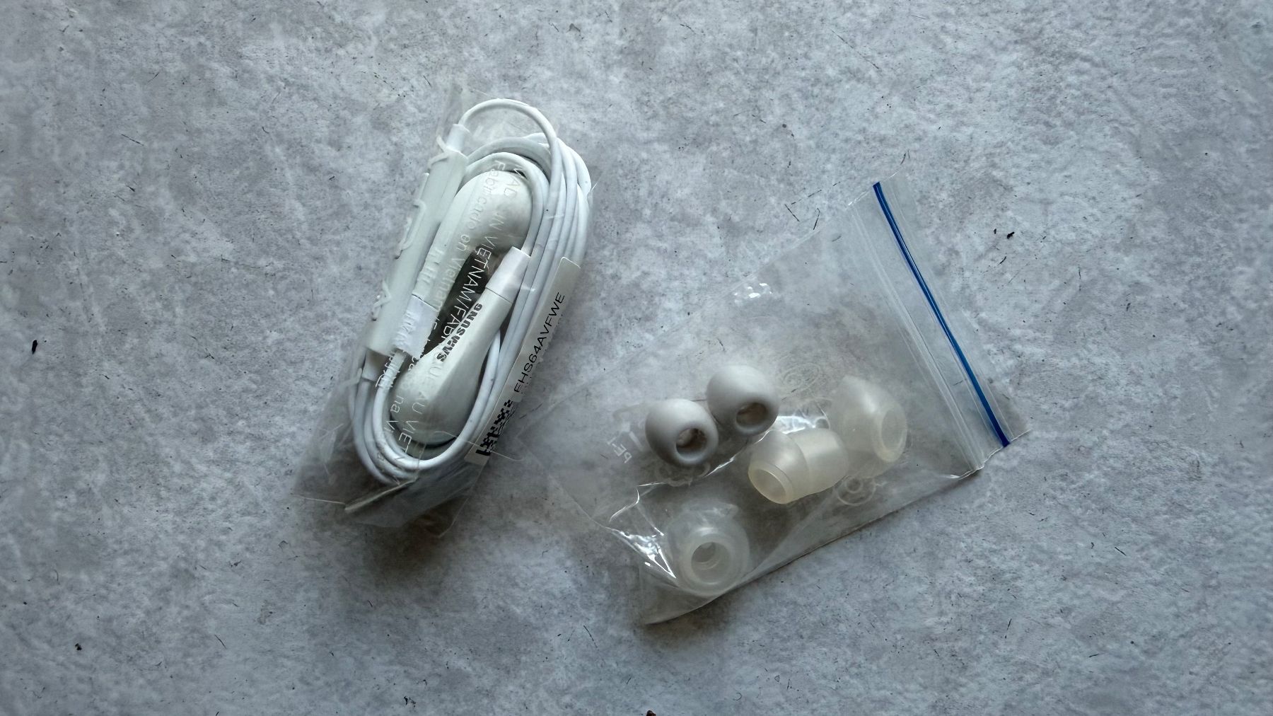 Samsung Cuffie: Auricolari Samsung ORIGINALI – Nuovo (secondo la descrizione) da Monte Carasso venduto da Ely67 3
