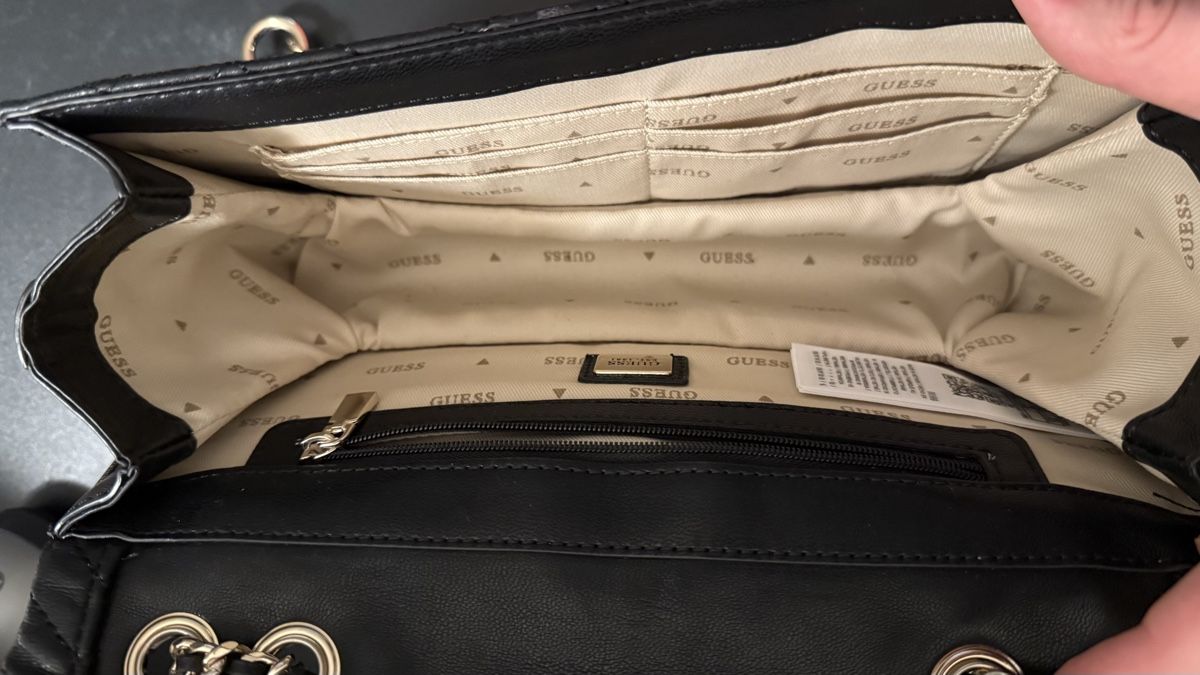 Guess Taschen für Damen: Guess Handbag, Black Quilted Design, Chic & Stylish – Neu (gemäss Beschreibung) aus Zürich von ece_nqv9 3