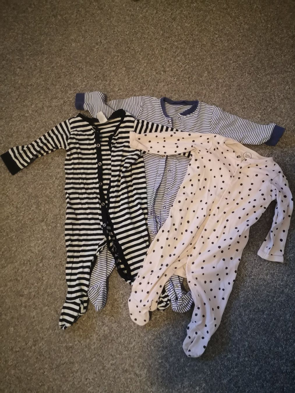 Pyjamas: 3 Strampler Pyjama 76/80 – D'occasion à Luzern par mir_5ryw 2
