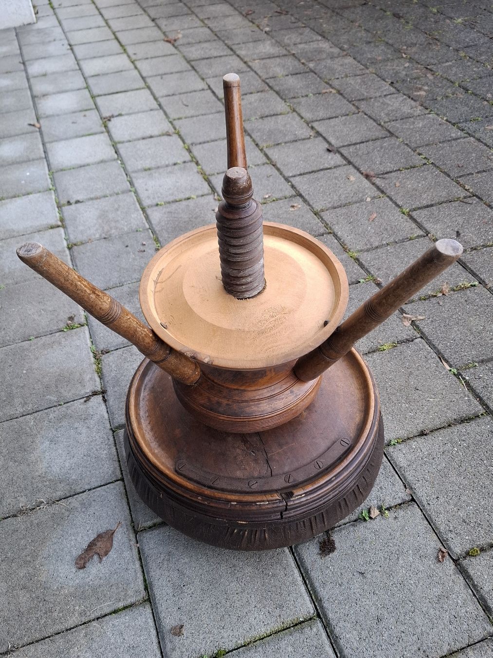 Sgabelli: Alter Hocker – Usato da Grosswangen venduto da fesch01 3