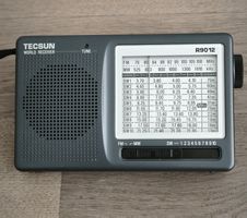 Weltempfänger 12-Band Tecsun R-9012 – kompakt und neuwertig