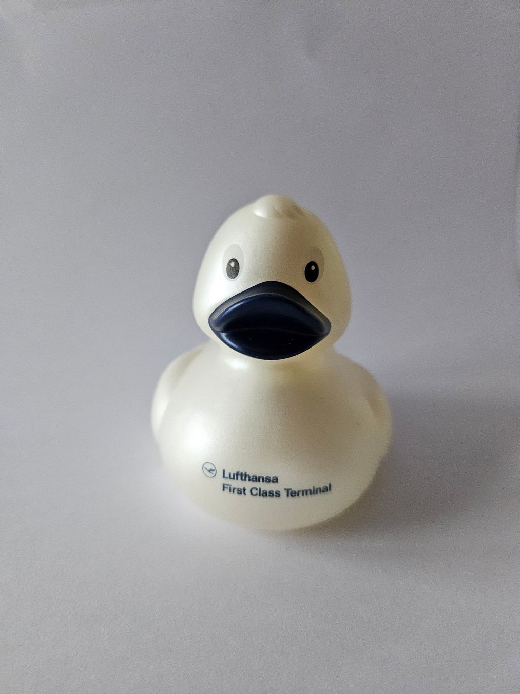 Lufthansa Giocattoli: Lufthansa | Swiss First Class Badeente Gummiente Ente – Nuovo (secondo la descrizione) da Amriswil venduto da Alfaromeo007 5