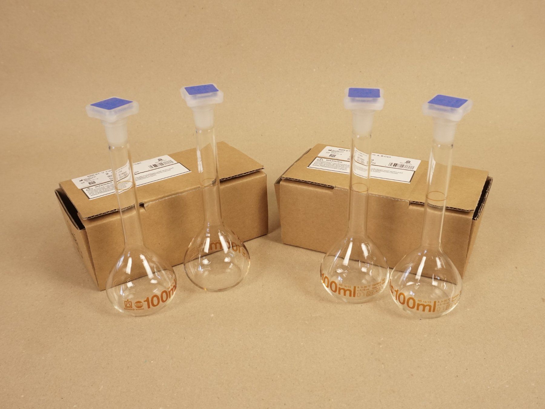 Accessori da laboratorio: Messkolben 100ml 2x2 STK mit Schliff und Deckel – Usato da Pratteln venduto da Restwert_Pratteln