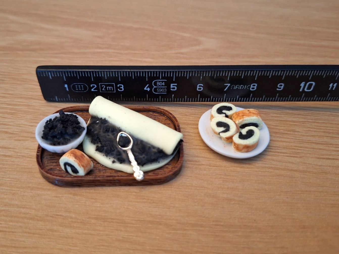 Case e mobili per bambole: Mohnstrudel Back Set, Handgemacht – Nuovo (secondo la descrizione) da Zürich venduto da HandmadeTinyFood 1