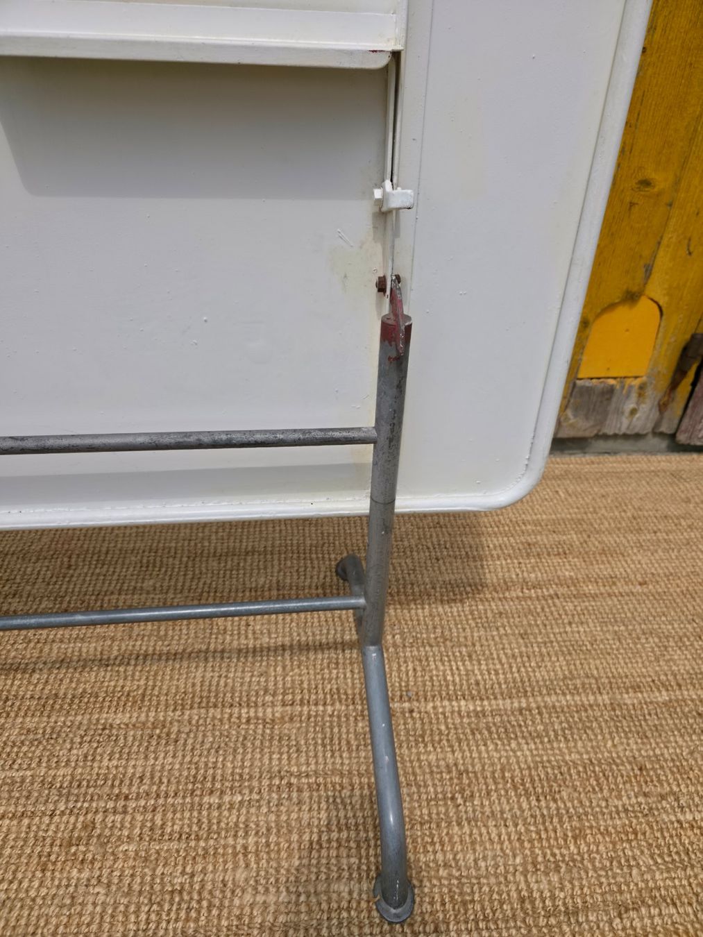 Bigla Tische: Bigla Gartentisch Klapptisch Balkontisch Tisch Blechtisch – Gebraucht aus Haslen AI von Vintagelix 2