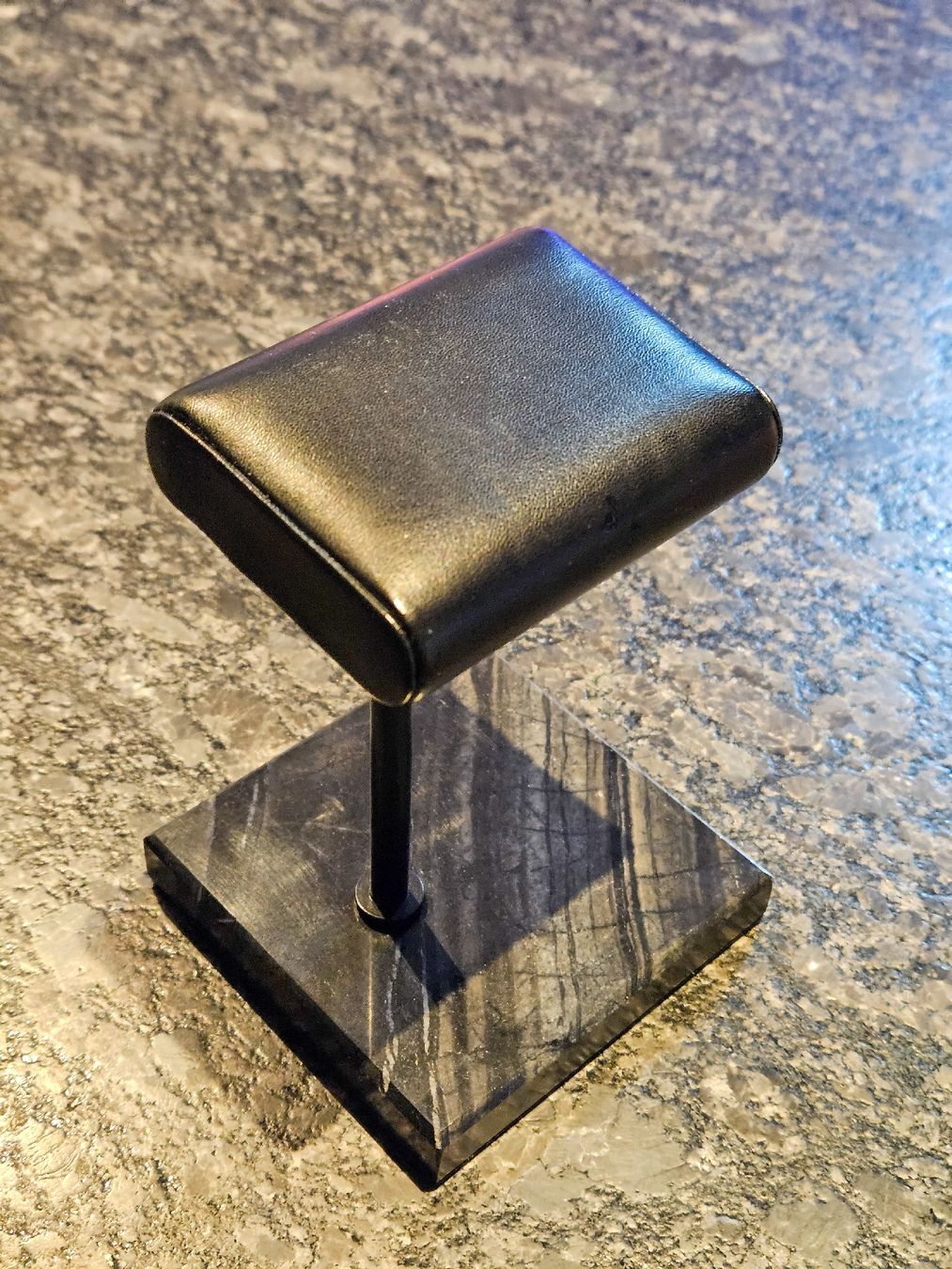 Vitrines: Marble Watch Stand – Neuf avec emballage d'origine à Steinhausen par nic_9lzh