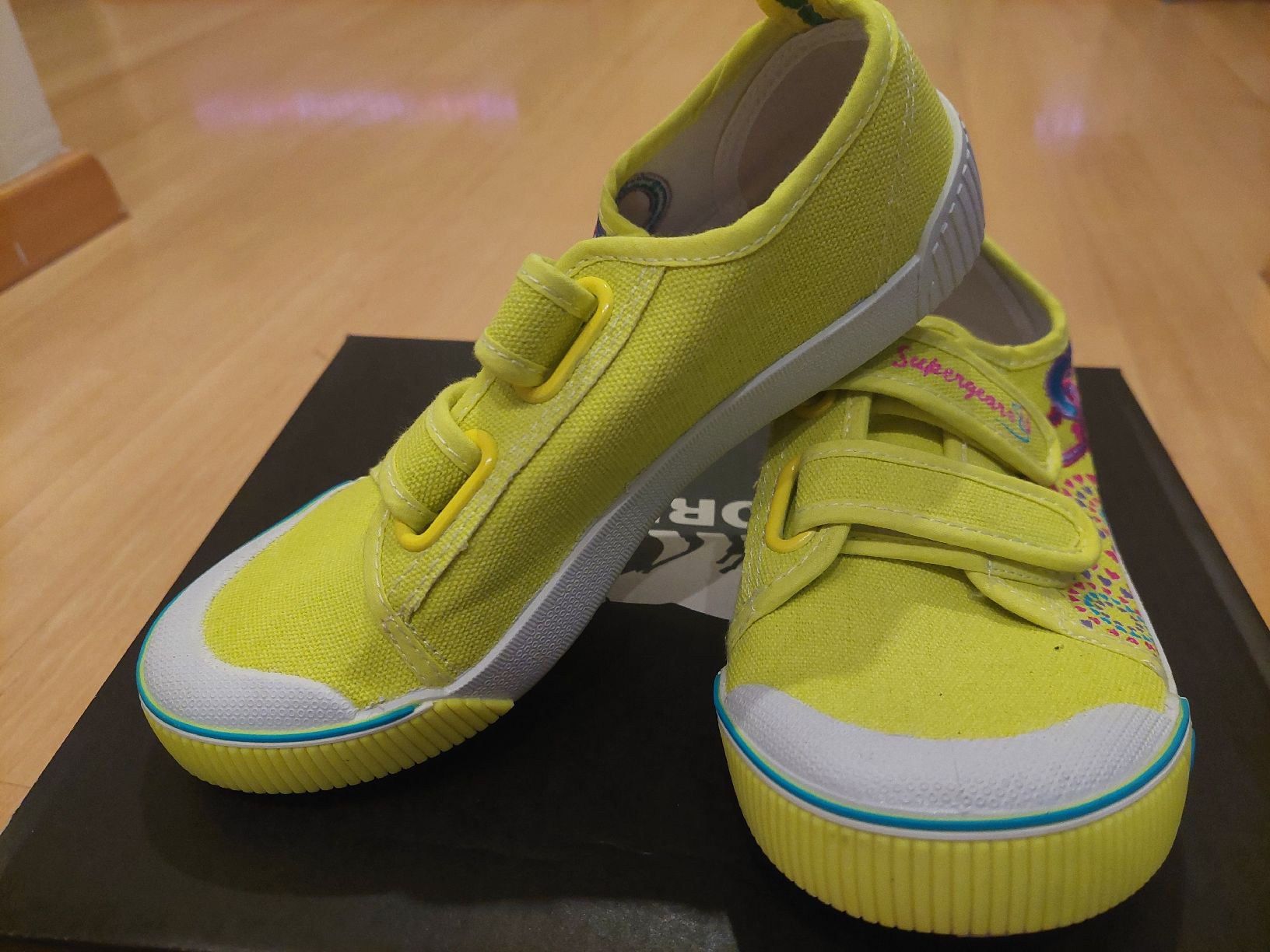 Schuhe für Jungen: Sneakers gelb Grosse 33, neu – Neu (gemäss Beschreibung) aus Zürich von Paola_O