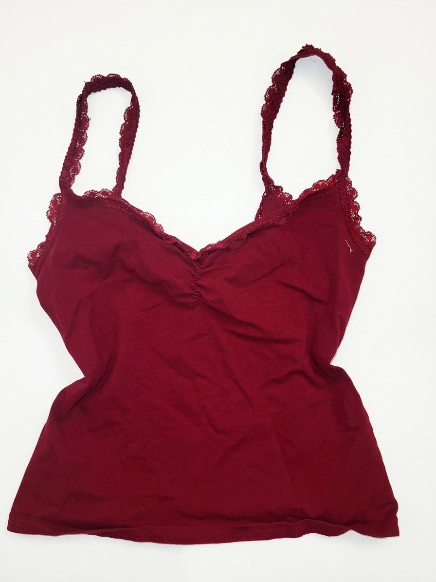 Bershka Tops: Rotes Top mit Spitze – Gebraucht aus Wünnewil von l._aetitia