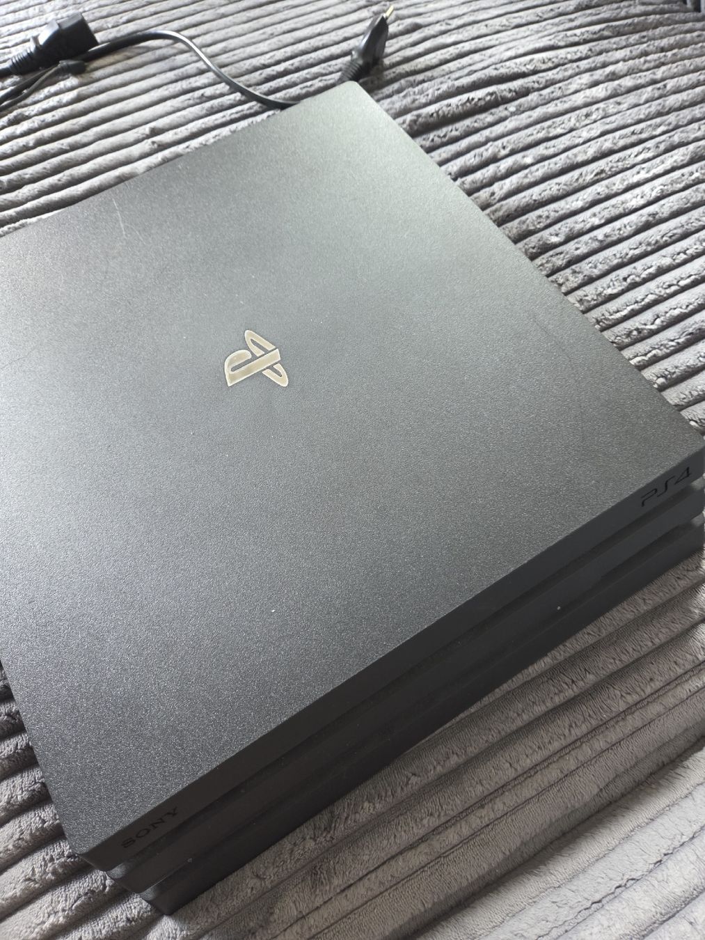 Sony Console: Playstation 4 mit Controller – Usato da Untervaz venduto da lara061