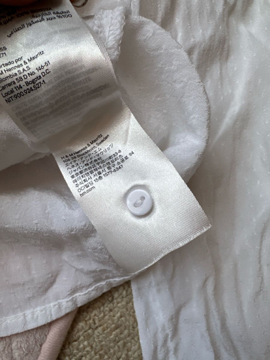 H&M Camicette: H&M Bluse / Wickelbluse weiss Grösse 36 – Usato da Buchs AG venduto da Dasmusstduhaben 3