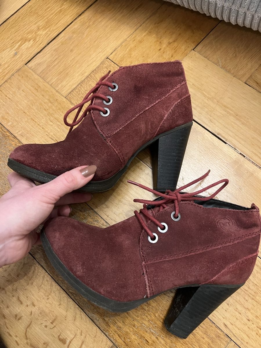 Damenschuhe: Burgundy Suede warm lining Boots size 37 – Gebraucht aus Zürich von eem_xz9h