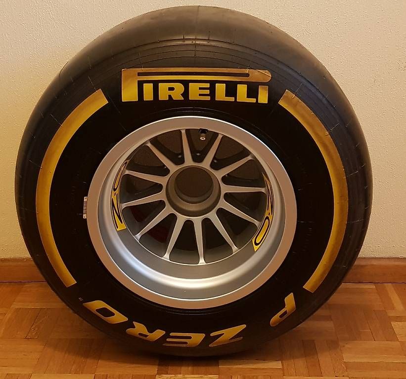Tische: Table basse "Roue Formule 1 Pirelli " – Gebraucht aus Les Avanchets von Giuseppe.01 2