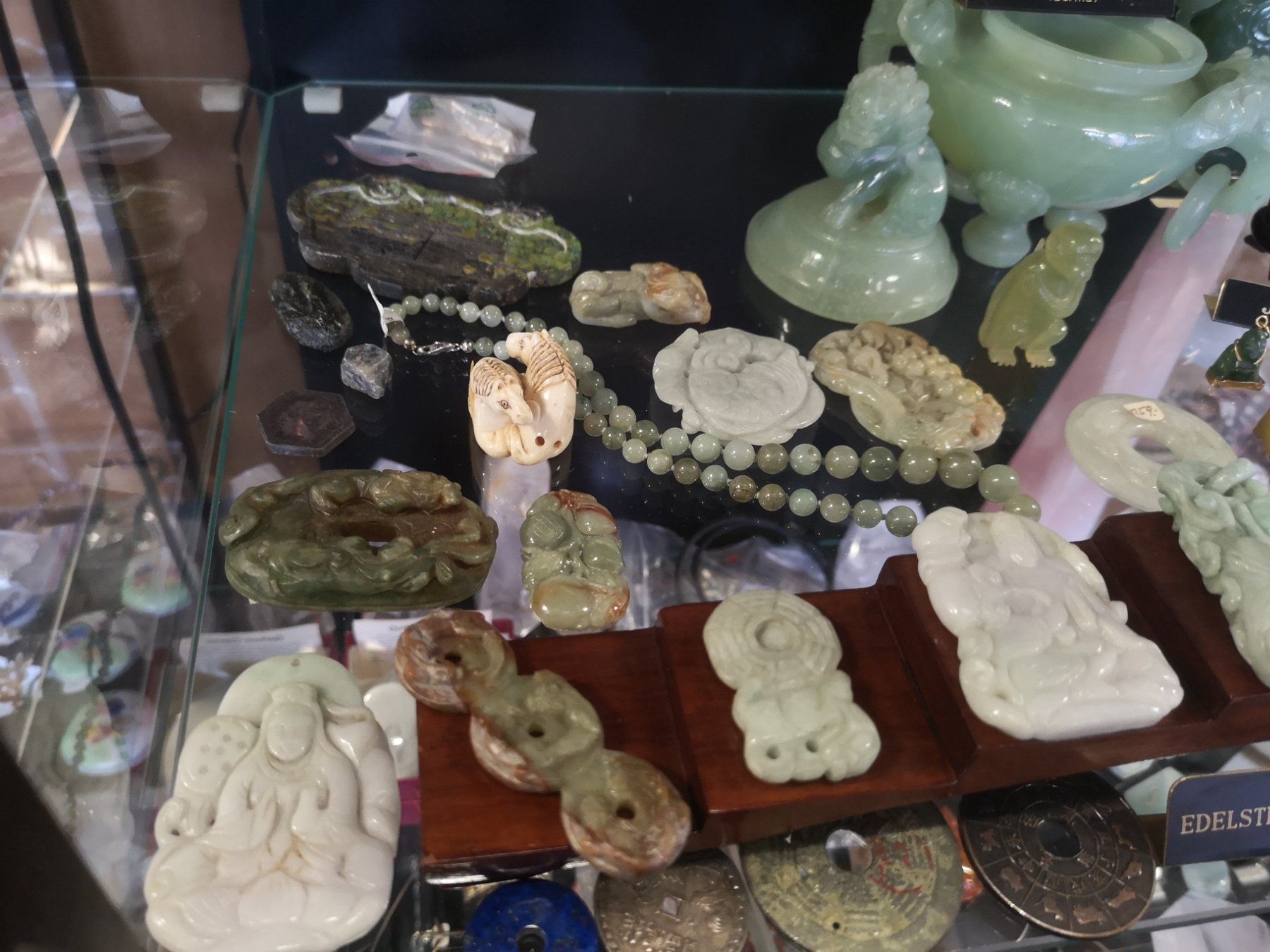 Statuette: alter Antike Jade Figur Buddha Amulett Schutz Glücksbringer – Nuovo (secondo la descrizione) da Kloten venduto da Asiatica 5