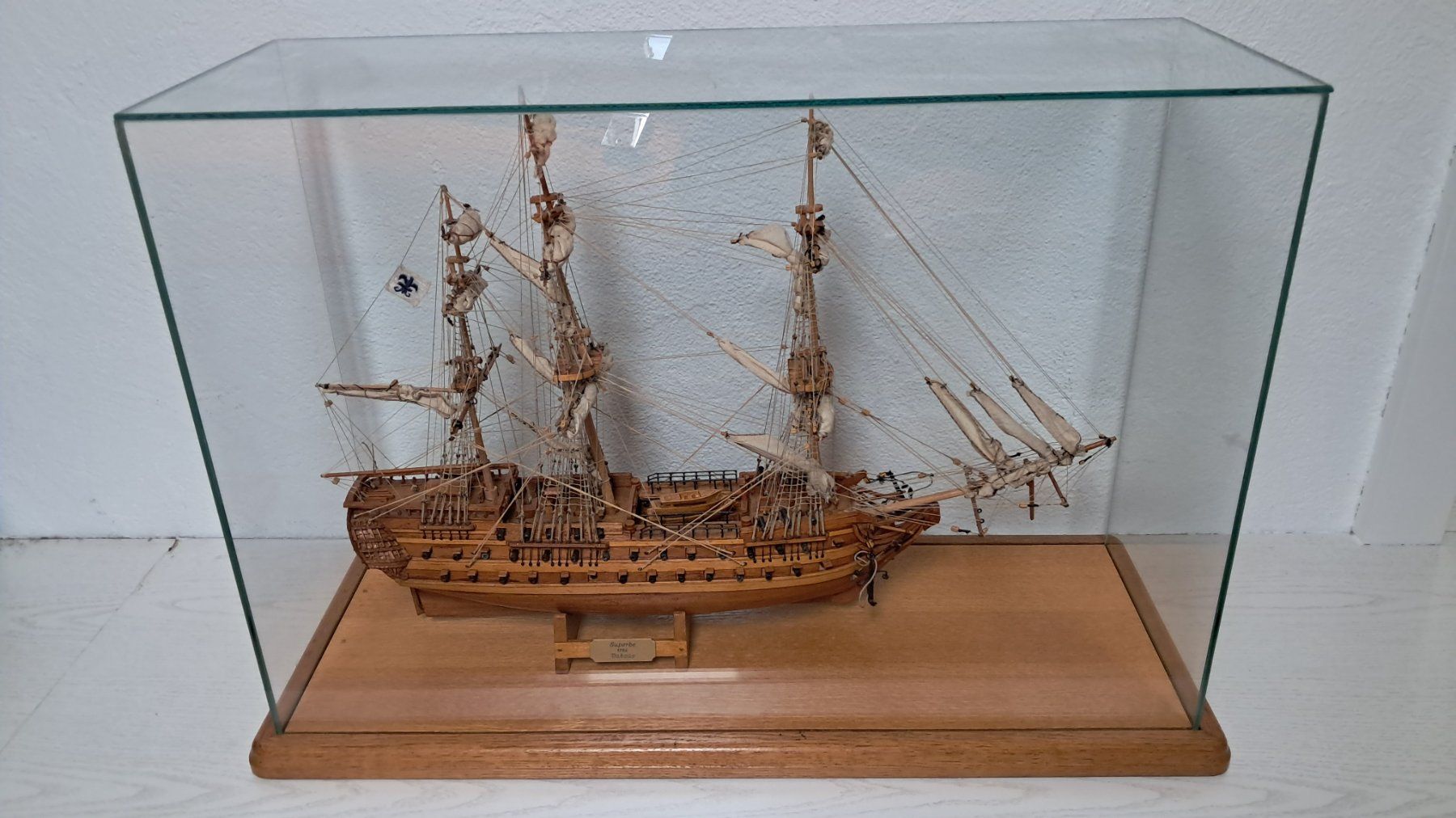 Kit di modellismo & Modellini statici: Modellschiff Le Superbe 1:150 1785 "1967" – Nuovo (secondo la descrizione) da Lufingen venduto da E-Auktion