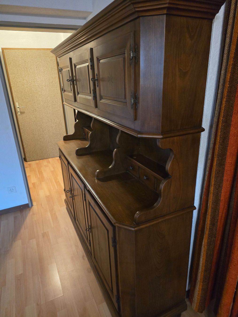 Credenze: Wunderschönes antikes Buffet/Vitrine in super Zustand – Usato da Gipf-Oberfrick venduto da Jang69 1