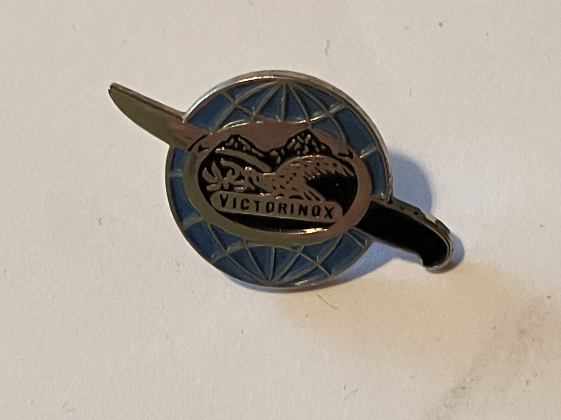 Placchette & Badge: 1 Pin Victorinox – Usato da Basel venduto da djwwpp