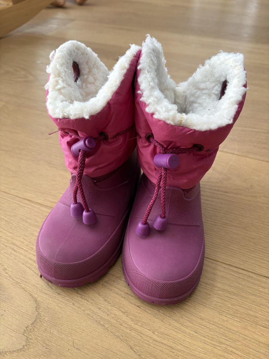 Decathlon Scarpe per ragazze: Winter Boots Decathlon Mädchen Grösse 24/25 – Usato da Gebenstorf venduto da Sandra01031 1