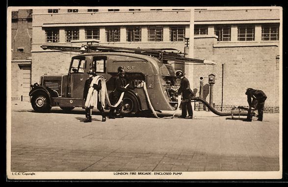 Cartes postales: AK London, Fire Brigade, Enclosed Pump – D'occasion à Berlin par bartko-reher