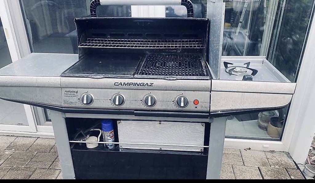 Grils: Gasgrill 4+1 Brenner – D'occasion à Hinwil par wifiman