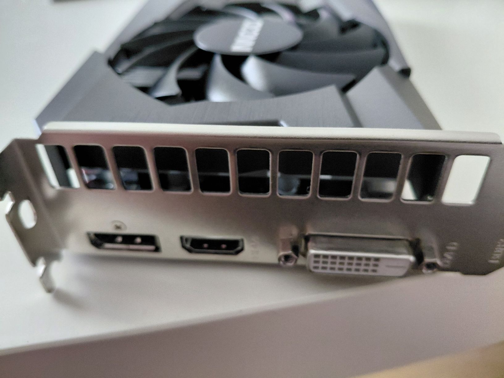 Schede grafiche: Grafikkarte INNO3D Geforce RTX 3050 8GB – Usato da Zürich venduto da ang_6yk2 1