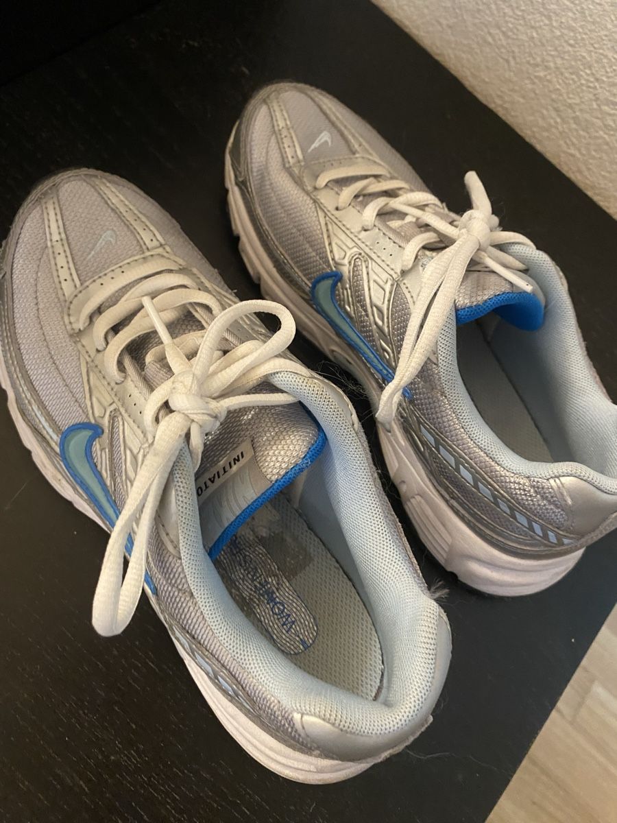 Lotti di vestiti: Nike shoes – Usato da Lausanne venduto da cam_6sfb 1