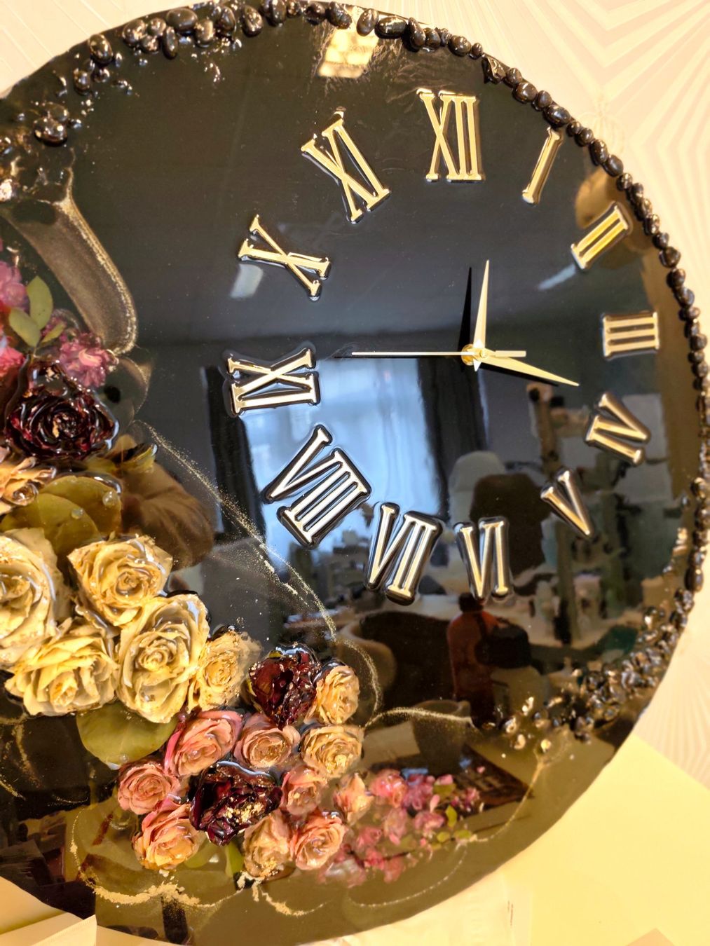 Tutte le decorazioni: Handgemachte Epoxy Wanduhr mit Rosen - Durchmesser 60cm – Usato da kloten venduto da Docsgirl 4