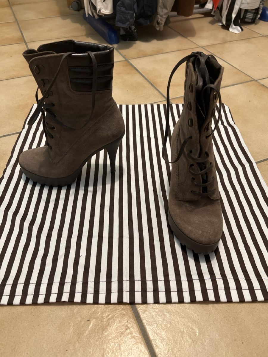 Damenschuhe: Bottes à talons cuir suédé marron pointure 38 Extrem  – Neu (gemäss Beschreibung) aus Arvillard (Salins) von mental0mystique