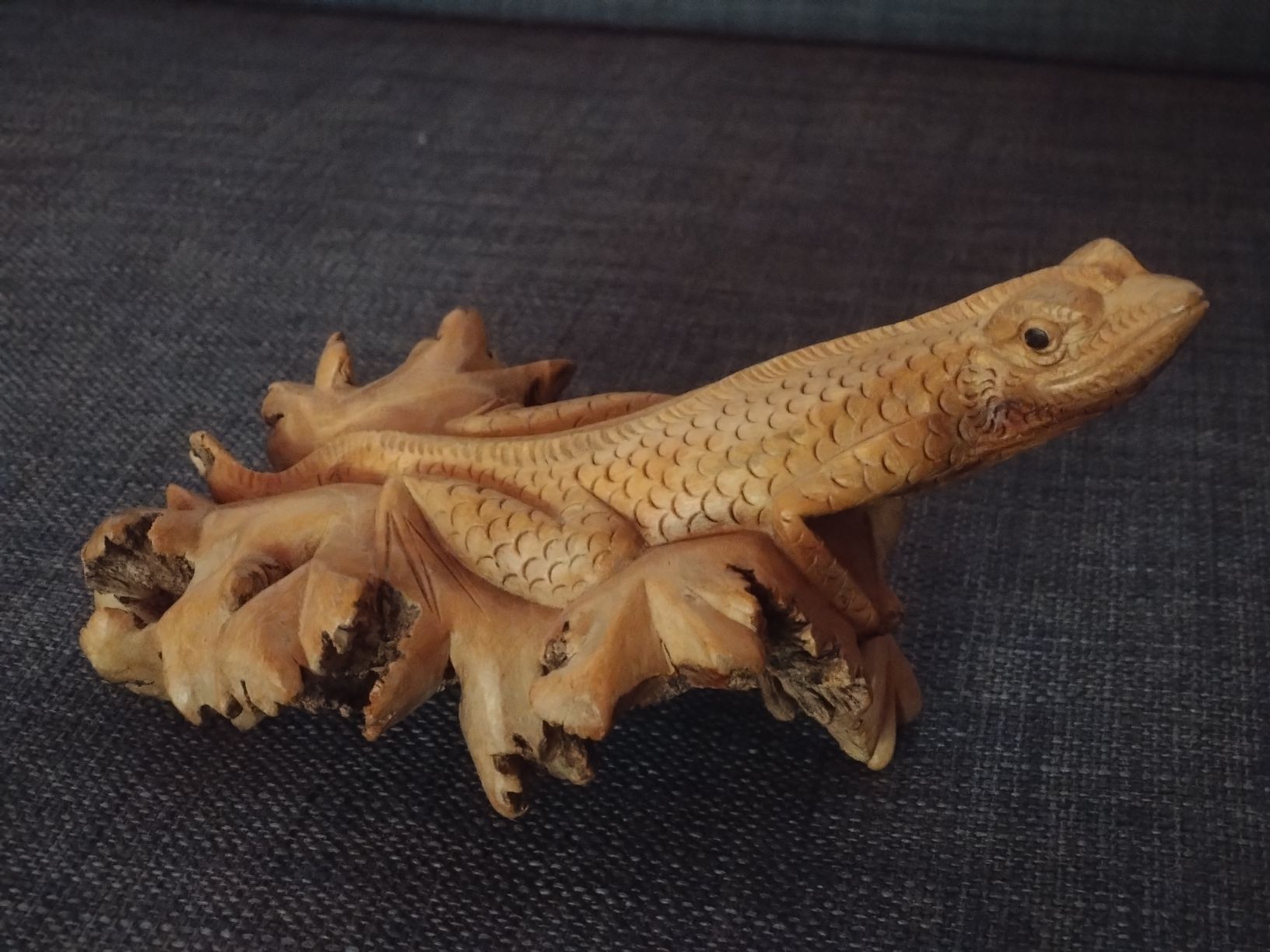 Alle Dekorationen: Lézard en bois sculpté à la main - Objet de collection – Gebraucht aus Farvagny-le-Grand von LaCaverne