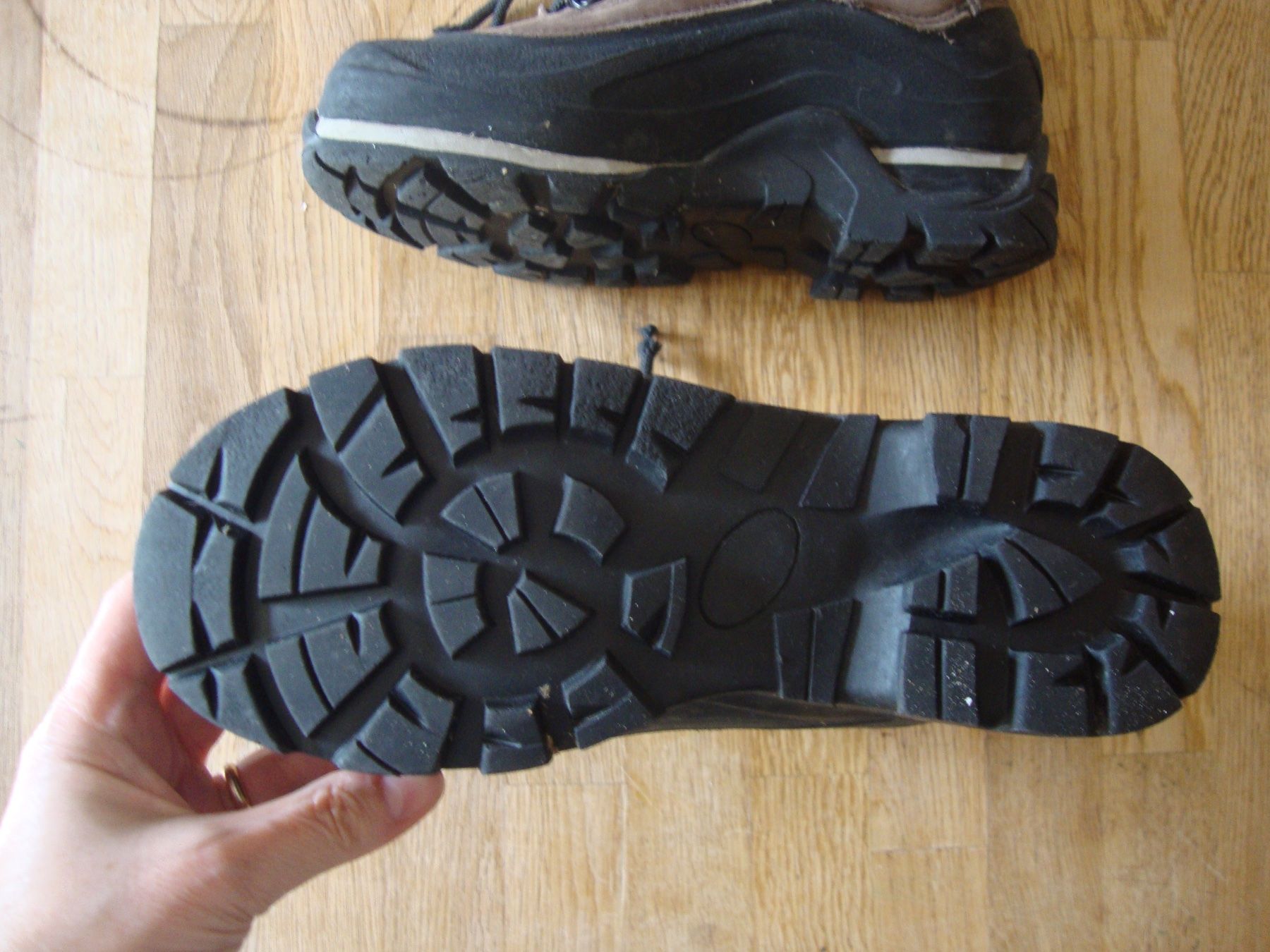 Scarpe per ragazzi: Robuste wasserdichte Wanderschuhe Gr. 37 – Usato da Vernier venduto da Melone74 1