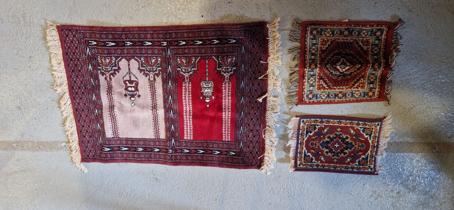 Tapis: 3 Orientteppiche mit Fransen rot gemustert gebraucht – D'occasion à Rheineck par SilviaGO1