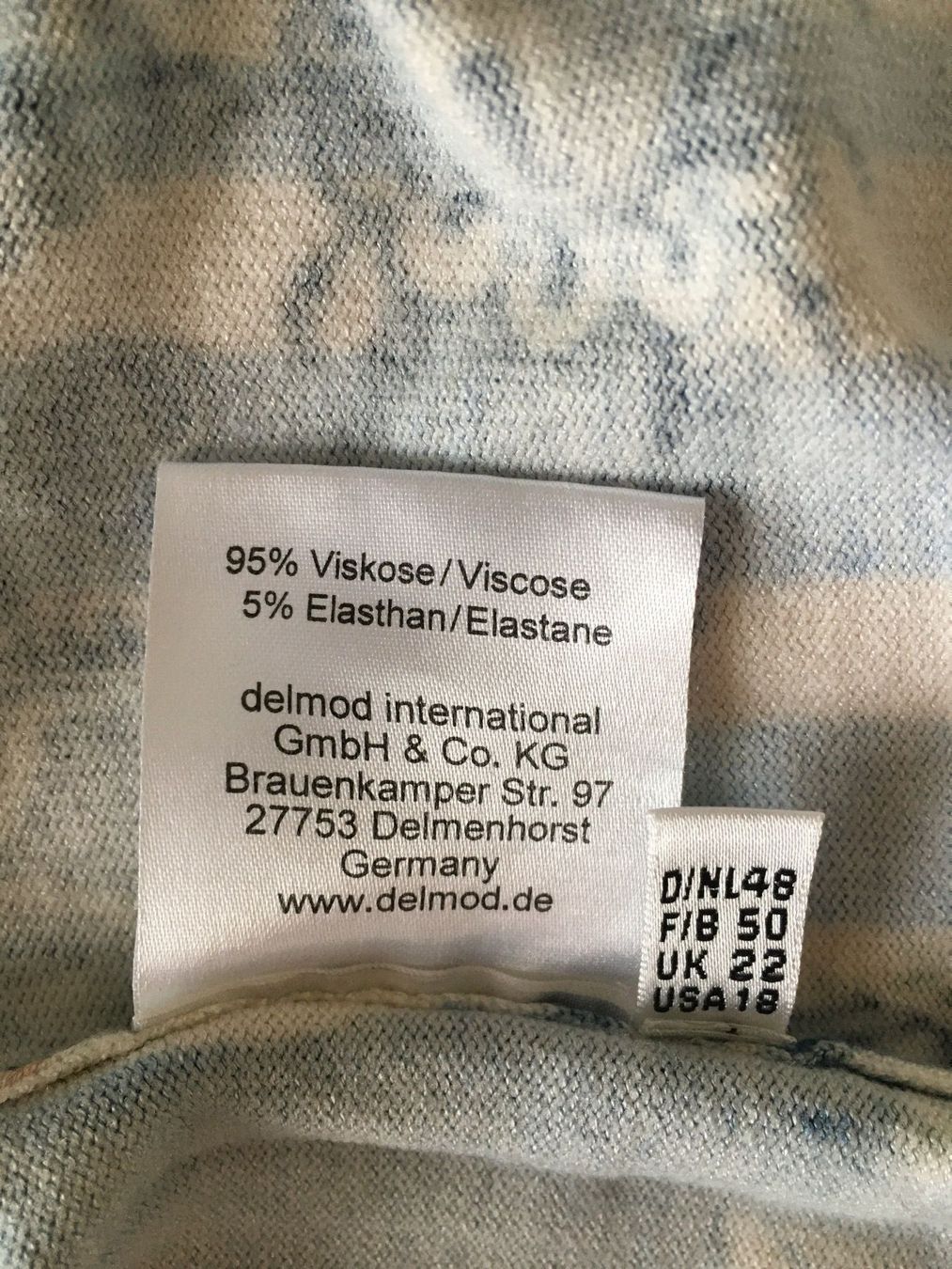 Vestes: Moderne Strickjacke mit Kurzarmpullover – D'occasion à Bern par Smile-2707 4