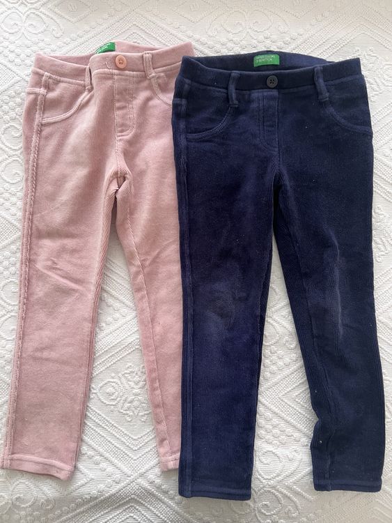 Benetton Lotti & Set di vestiti: Lot de 2 pantalons rose/bleu 110cm – Usato da Romanel-sur-Lausanne venduto da RitaPereira 1