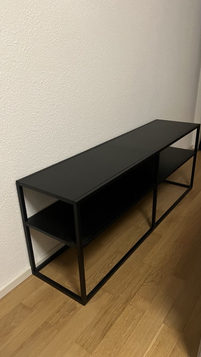 Mobili TV: Schwarzes Lowboard aus Metall – Usato da Zürich venduto da sin_w6ft