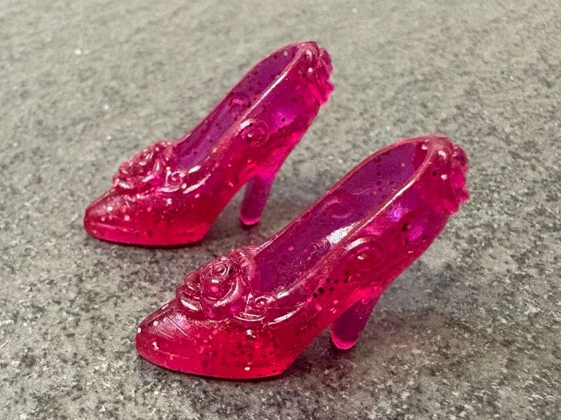 Bambole: Barbie Schuhe rot mit Glitzer – Usato da Horgen venduto da Spikystar13