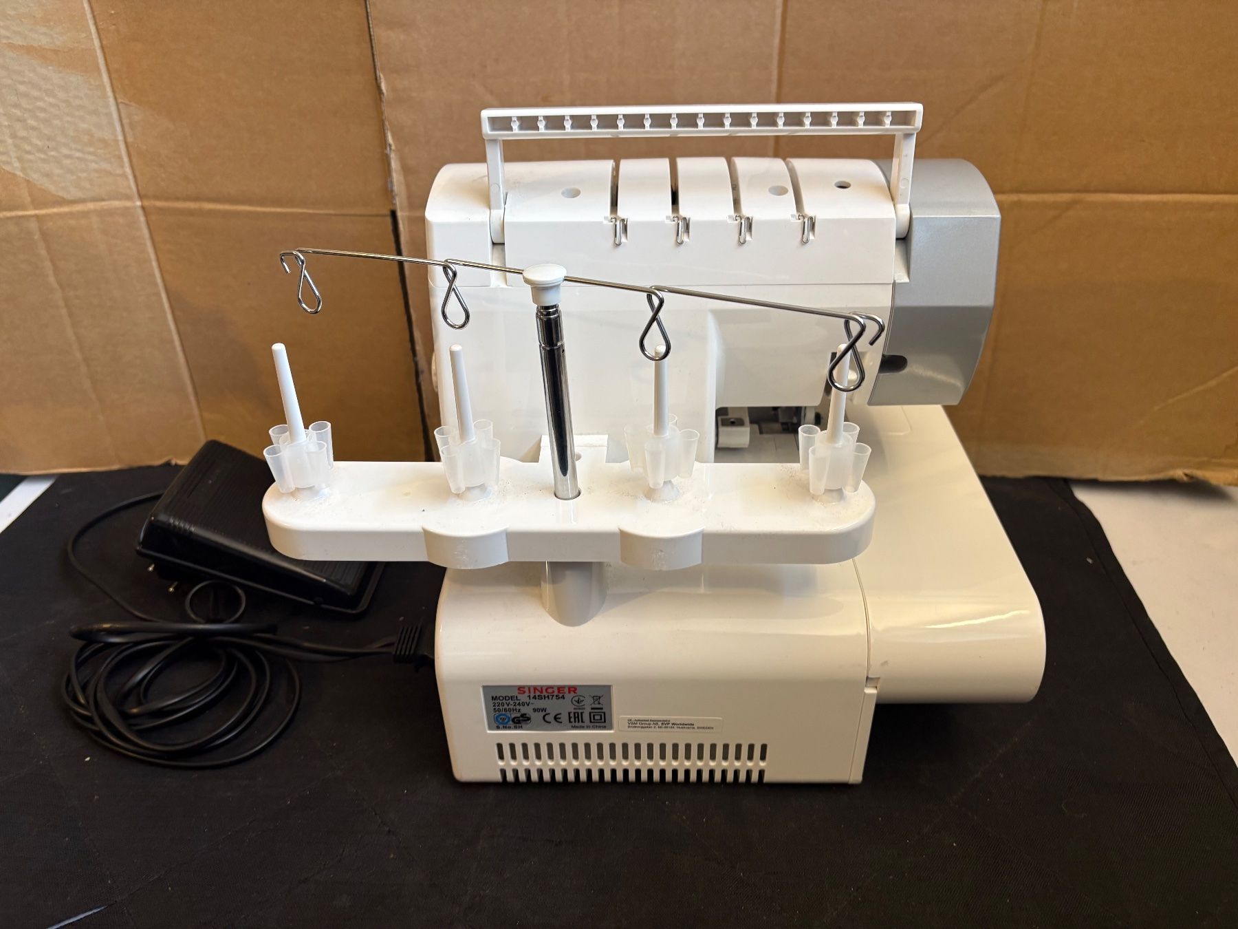 Singer Macchine da cucire: Singer 14SH754 Overlock -  Nähmaschine – Usato da Lausen venduto da sen_jm7c 7