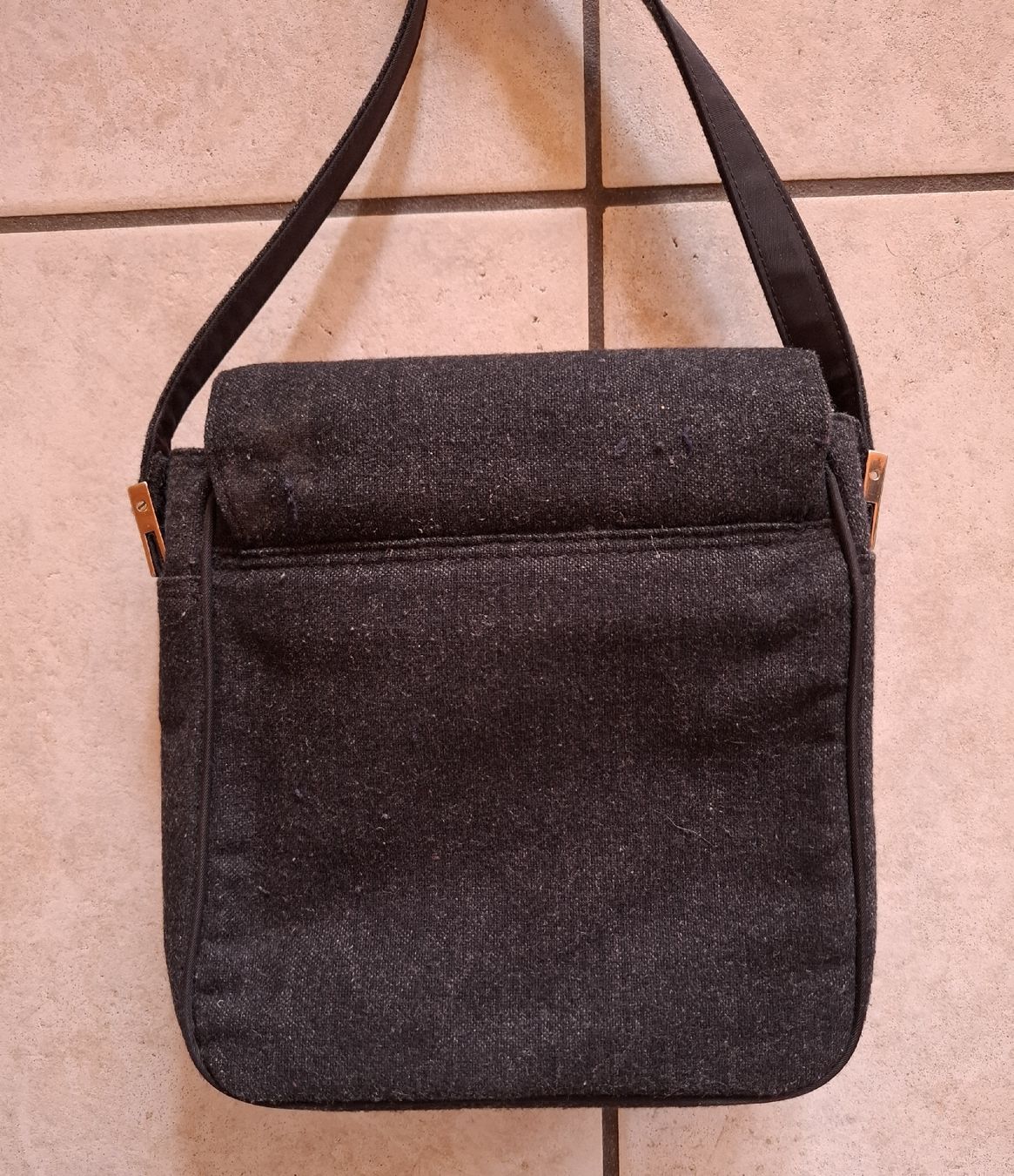 Esprit Borse da donna: Umhängetasche 24x20 cm, Esprit, anthrazit – Usato da Urtenen-Schönbühl venduto da nerdgirl 3