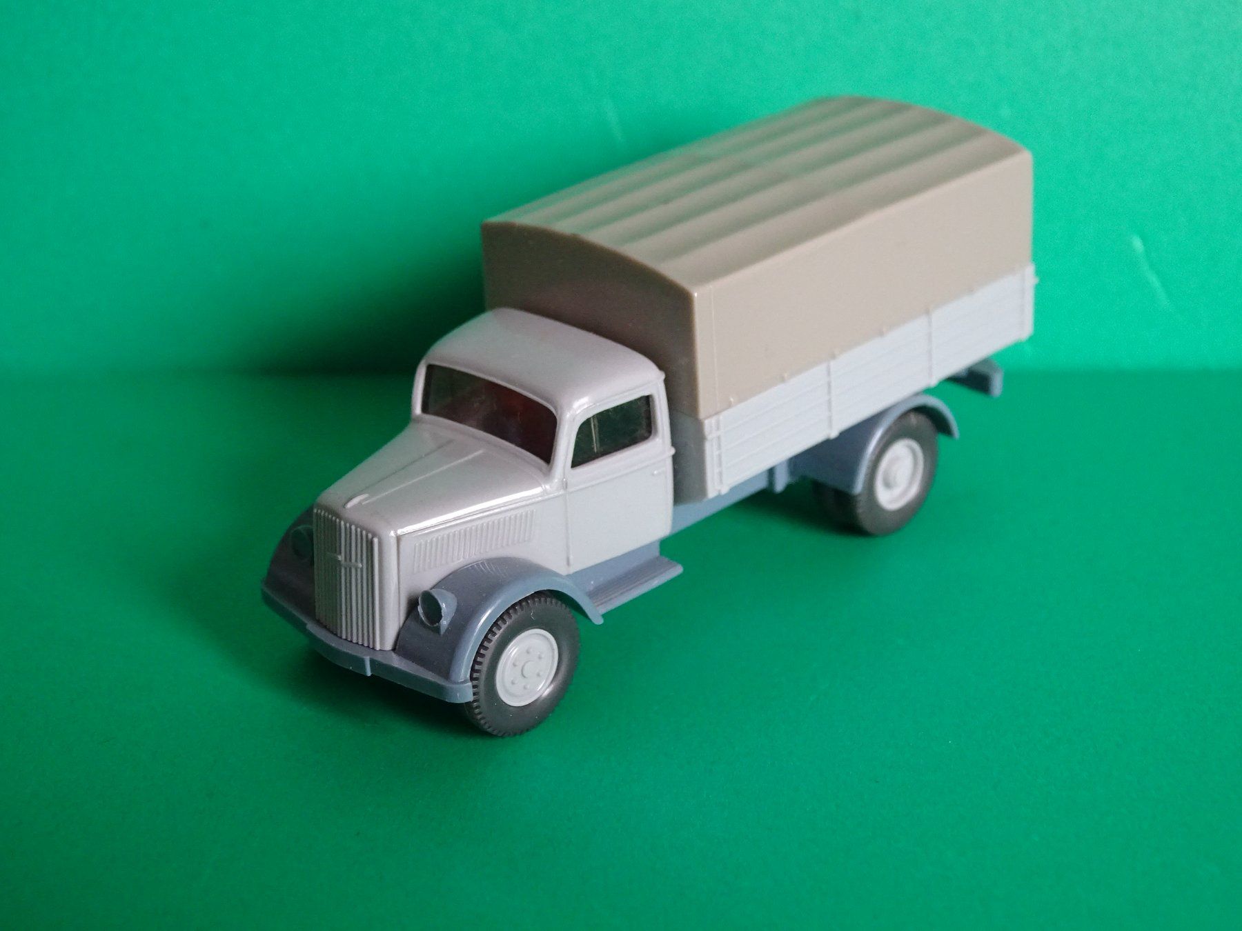 Wiking Modellini d'auto: Opel Blitz von Wiking 1/87 – Usato da Bretzwil venduto da Meex